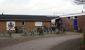 Winkel-vrouwen boeken nipte zege