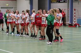 JuRo Unirek/VZV 2 met opgeheven hoofd uit het bekertoernooi