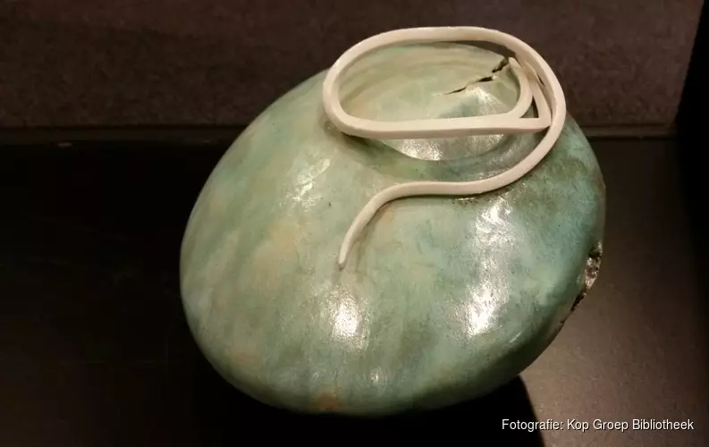 Expositie van keramiek en schilderijen in bieb Tuitjenhorn