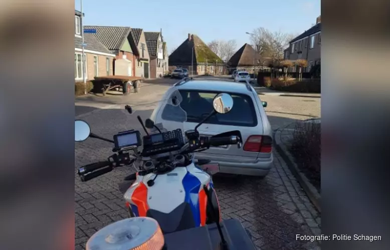&#39;Spookauto&#39; met Pools kenteken in beslag genomen in Tuitjenhorn
