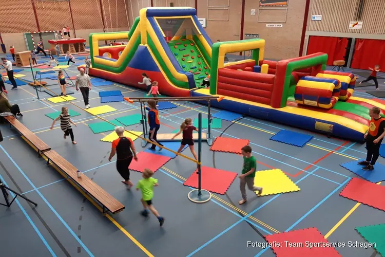 Iedereen (weer) kind met Apenkooi in Sportzaal Waldervaart