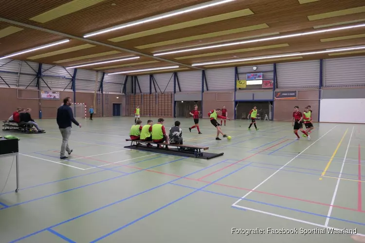 Waarlanders gaan los voor veiling nieuwe sporthal