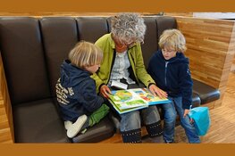 Kwartfinale Voorleeswedstrijd in bibliotheek Tuitjenhorn