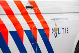 Dronken man fietst over N245 en eindigt in berm