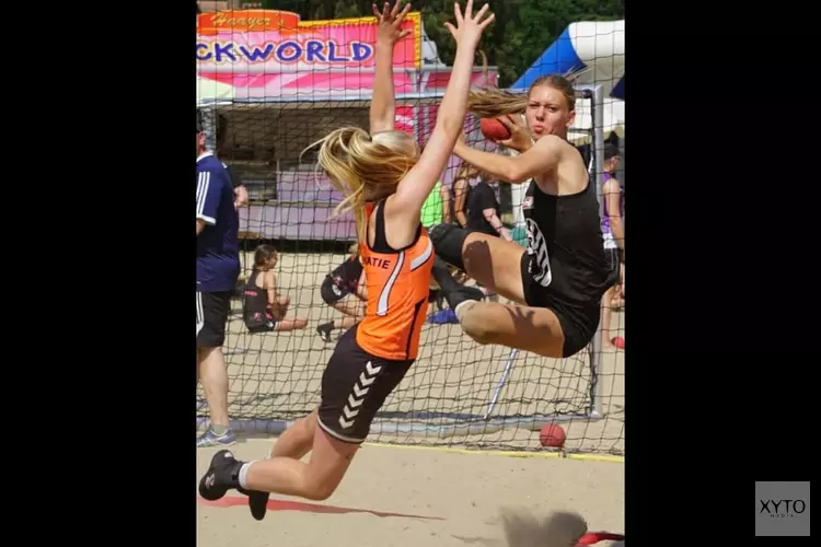 Bij Juro Unirek / VZV is het Beach handball seizoen weer geopend.