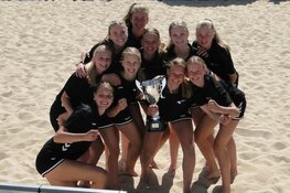 Nederlands Beachhandbal team U17 presteert verrassend goed