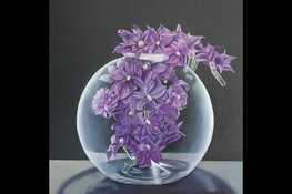 Bijzondere urnen en fleurige schilderijen in bibliotheek Tuitjenhorn