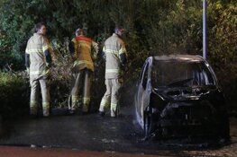 Auto in brand in &#39;t Zand