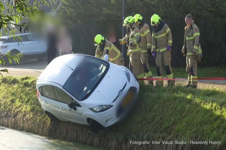 Auto bijna te water in Schagen