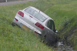Auto van de weg in &#39;t Zand