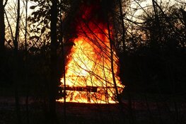Picknickplaats in brand in Schagen