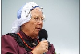 Anneke Molenaar stopt als spreekstalmeester Westfriese Folklore