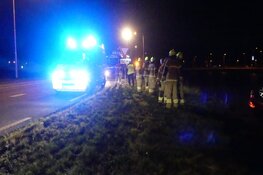 Auto op de kop te water in Schagerbrug