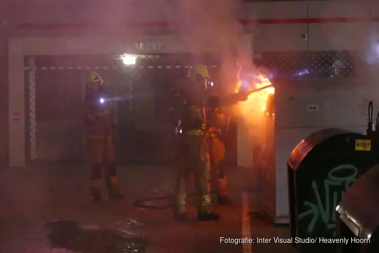 Kledingcontainer in brand