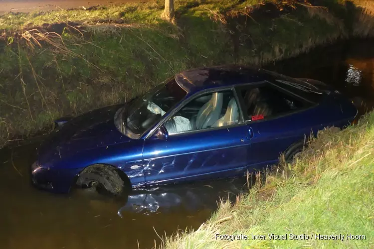 Auto te water in Sint Maarten