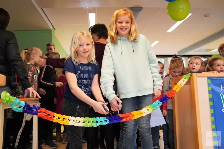 Bibliotheek op School Waarland geopend