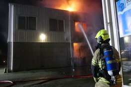 Felle brand in loods Schagen