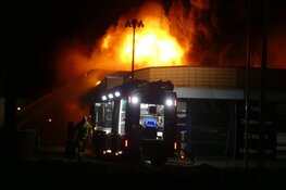 Keukenzaak en fietsenwinkel als verloren beschouwd door verwoestende vuurzee in Schagen