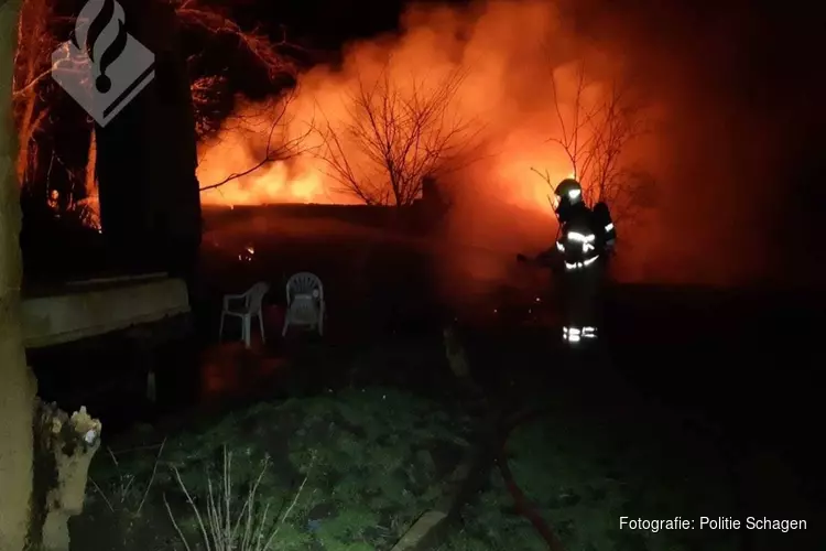 Politie vermoedt opzet bij brand in vervallen boerderij Waarland