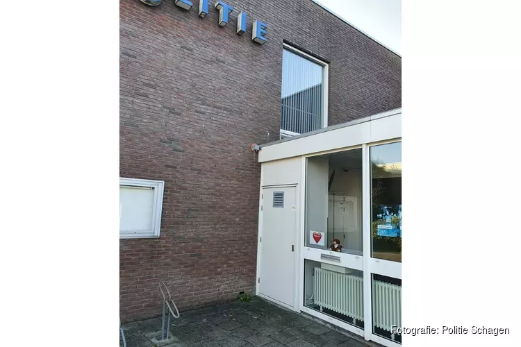 Politie Schagen: "Jullie op berenjacht, wij op boevenjacht"