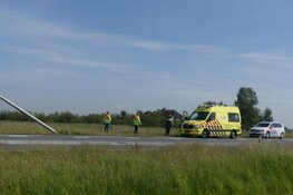 Auto tegen lantaarnpaal op N9