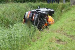 Auto in de sloot in Sint Maarten