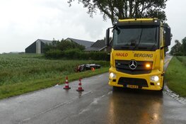 Auto in de sloot in Sint Maarten