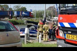 Brandweer rukt uit voor lek schip op het Noord Hollands Kanaal