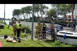 Brandweer rukt uit voor lek schip op het Noord Hollands Kanaal