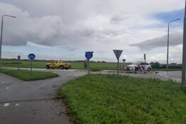 Auto belandt in het water in Schagen