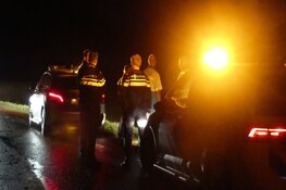 Ambulance onderweg naar melding belandt in sloot