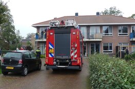 Afval in brand gestoken achter woonhuis in Schagen