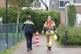 Afval in brand gestoken achter woonhuis in Schagen