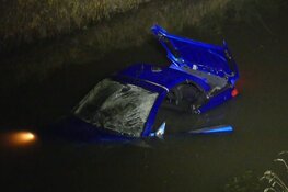 Auto te water in Schagerbrug