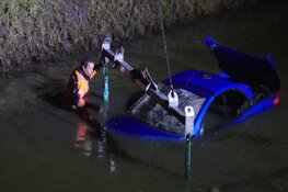 Auto te water in Schagerbrug