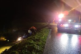 Auto in sloot te Schagerbrug