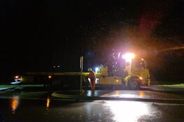 Auto in sloot te Schagerbrug