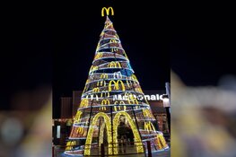 Mega kerstboom bij Mc-Donalds Schagen