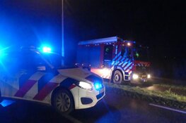 Botsing in Barsingerhorn: auto bijna te water