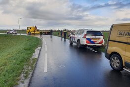 Auto te water in Warmenhuizen, gladheid vermoedelijke oorzaak