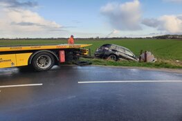 Auto te water in Warmenhuizen, gladheid vermoedelijke oorzaak