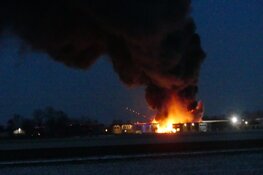 Zeer grote brand in loods in Winkel