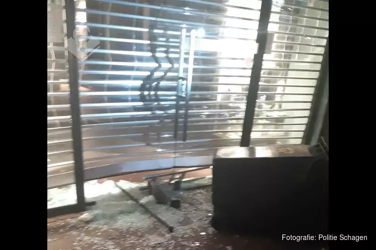 Politie zoekt getuigen van inbraak opticien