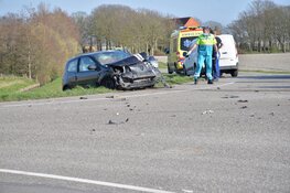 Auto over de kop bij ongeval Slootdorp, twee gewonden