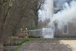 Grote brand in boerderij Oudesluis
