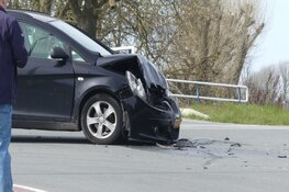 Auto op z&#39;n kant in Schagerbrug