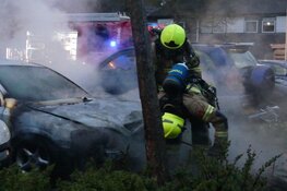 Auto door brand verwoest op Gruttolaan
