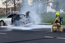 Auto vat vlam in Dirkshorn