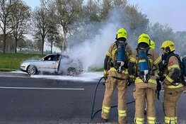 Auto vat vlam in Dirkshorn