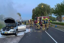 Auto vat vlam in Dirkshorn